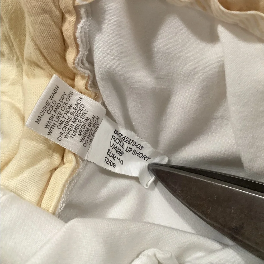 Banana Republic Roll Up Cream Women's Shorts 12